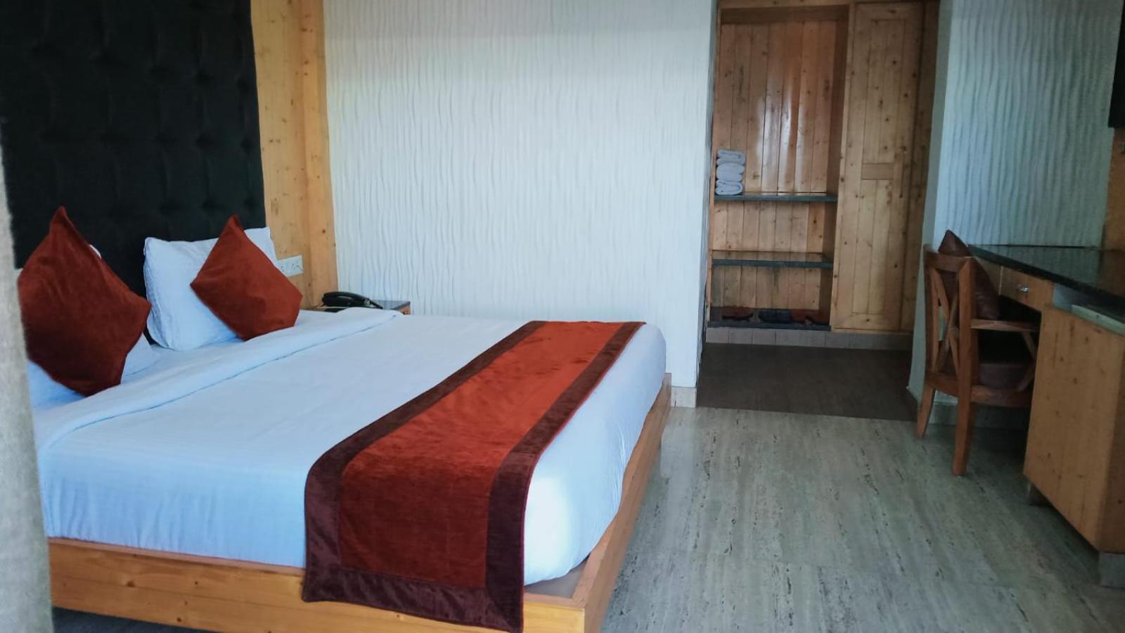Blue Pine Resort لانسداون المظهر الخارجي الصورة