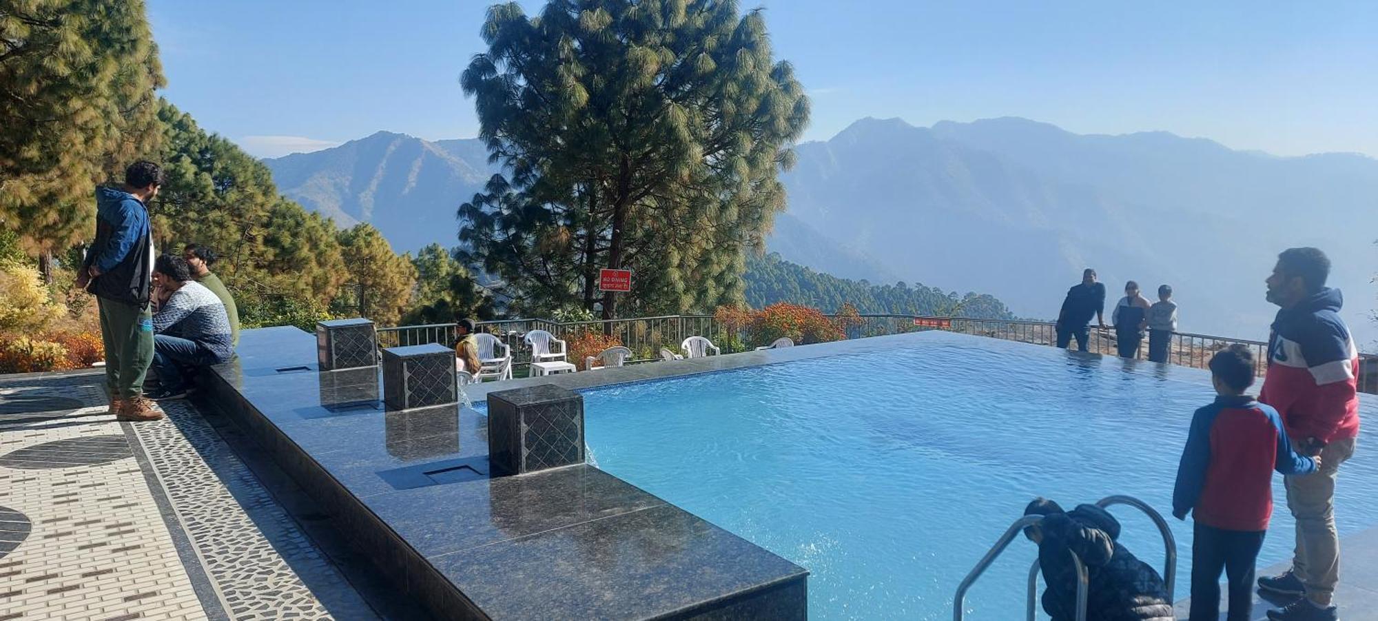 Blue Pine Resort لانسداون المظهر الخارجي الصورة